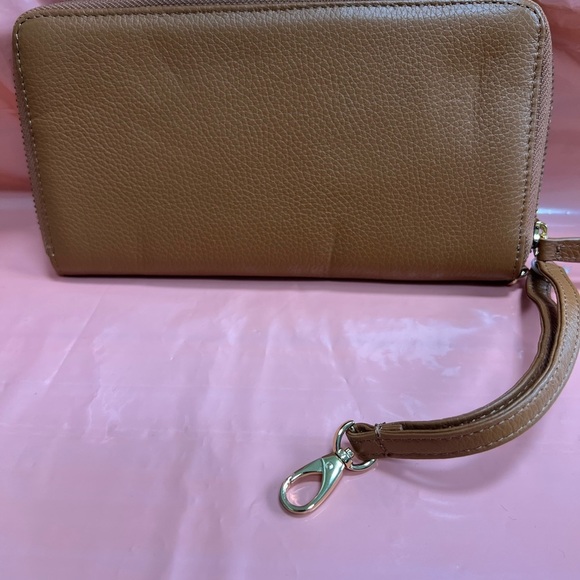 KENNETH COLE Never Used Tan Pebbled Genuine Leather Zip Around Wallet - Picture 4 of 7